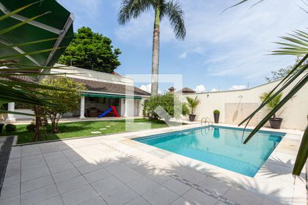 Casa à venda com 690m², 5 quartos e 9 vagas Casa à venda com 690m², 5 quartos e 9 vagasPiscina