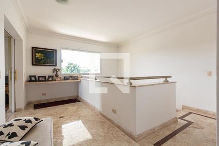 Casa à venda com 690m², 5 quartos e 9 vagas Casa à venda com 690m², 5 quartos e 9 vagasCorredor