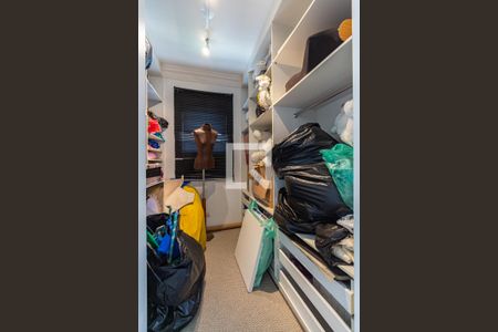 Casa à venda com 690m², 5 quartos e 9 vagas Casa à venda com 690m², 5 quartos e 9 vagasQuarto 4