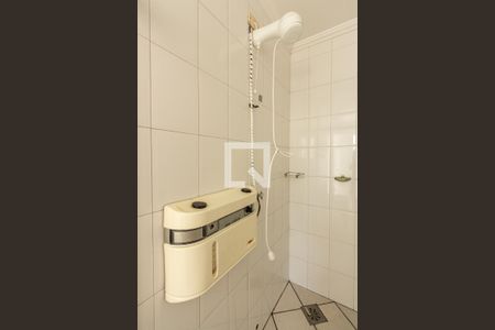 Casa à venda com 690m², 5 quartos e 9 vagas Casa à venda com 690m², 5 quartos e 9 vagasBanheiro externo