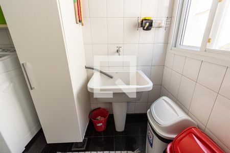 Casa à venda com 690m², 5 quartos e 9 vagas Casa à venda com 690m², 5 quartos e 9 vagasÁrea de Serviço