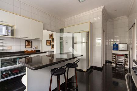 Casa à venda com 690m², 5 quartos e 9 vagas Casa à venda com 690m², 5 quartos e 9 vagasCozinha