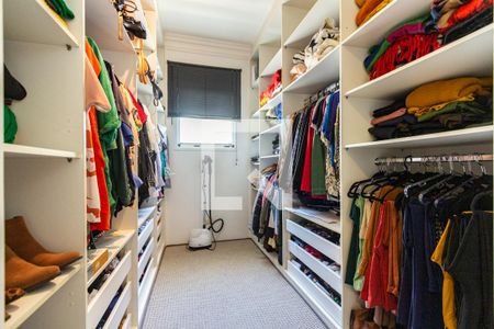 Casa à venda com 690m², 5 quartos e 9 vagas Casa à venda com 690m², 5 quartos e 9 vagasCloset