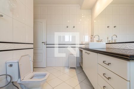 Casa à venda com 690m², 5 quartos e 9 vagas Casa à venda com 690m², 5 quartos e 9 vagasBanheiro