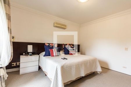 Casa à venda com 690m², 5 quartos e 9 vagas Casa à venda com 690m², 5 quartos e 9 vagasQuarto 5