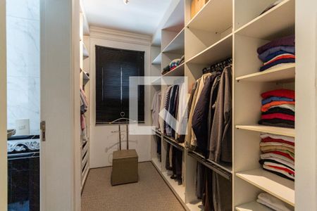 Casa à venda com 690m², 5 quartos e 9 vagas Casa à venda com 690m², 5 quartos e 9 vagasCloset