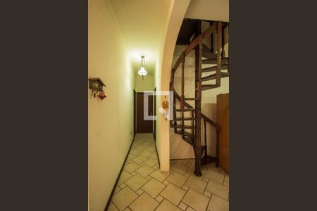 Casa à venda com 255m², 3 quartos e 2 vagas Casa à venda com 255m², 3 quartos e 2 vagasCorredor