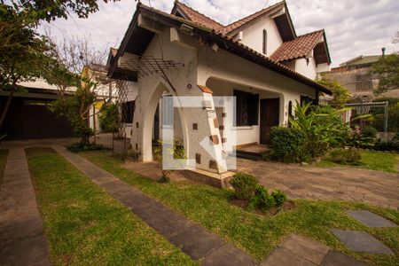 Casa à venda com 255m², 3 quartos e 2 vagas Casa à venda com 255m², 3 quartos e 2 vagasÁrea Externa