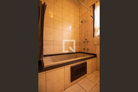 Casa à venda com 255m², 3 quartos e 2 vagas Casa à venda com 255m², 3 quartos e 2 vagasBanheiro 1