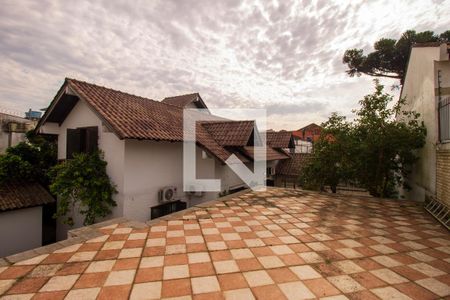 Casa à venda com 255m², 3 quartos e 2 vagas Casa à venda com 255m², 3 quartos e 2 vagasTerraço