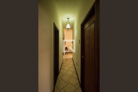 Casa à venda com 255m², 3 quartos e 2 vagas Casa à venda com 255m², 3 quartos e 2 vagasCorredor