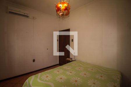 Quarto 1 de casa à venda com 3 quartos, 255m² em Medianeira, Porto Alegre