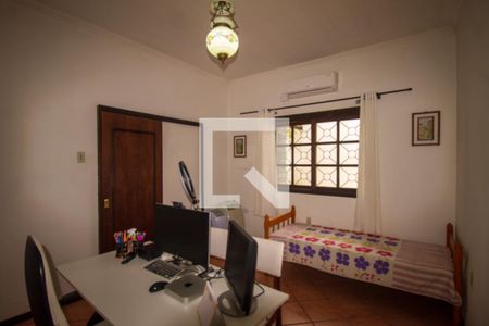 Quarto 2 de casa à venda com 3 quartos, 255m² em Medianeira, Porto Alegre
