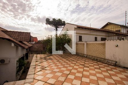 Casa à venda com 255m², 3 quartos e 2 vagas Casa à venda com 255m², 3 quartos e 2 vagasTerraço
