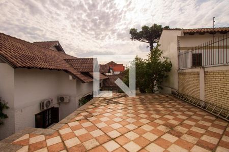 Casa à venda com 255m², 3 quartos e 2 vagas Casa à venda com 255m², 3 quartos e 2 vagasTerraço