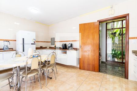 Casa à venda com 171m², 3 quartos e 3 vagasCozinha