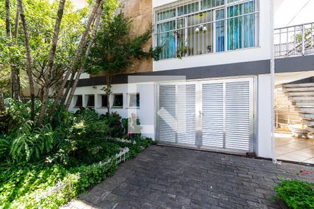 Casa à venda com 171m², 3 quartos e 3 vagasFachada