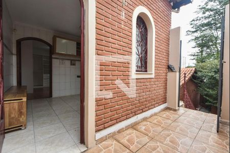 Entrada de casa para alugar com 1 quarto, 50m² em Jardim Aeroporto, São Paulo