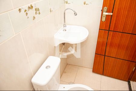 Banheiro de apartamento para alugar com 1 quarto, 50m² em Taquara, Rio de Janeiro