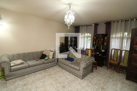 Casa à venda com 210m², 3 quartos e 4 vagasSala