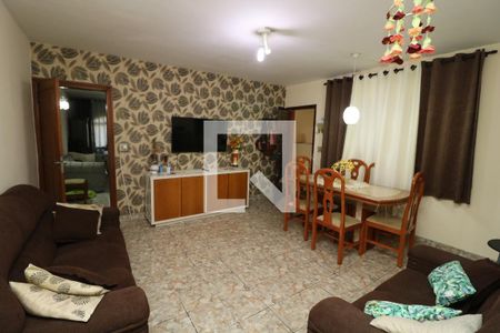 Casa à venda com 210m², 3 quartos e 4 vagasSala 2