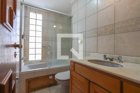 Apartamento para alugar com 120m², 2 quartos e 2 vagasBanheiro da Suite