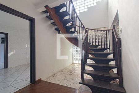 Escada de casa para alugar com 5 quartos, 402m² em Barreirinha, Curitiba