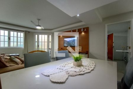 Casa de condomínio à venda com 181m², 3 quartos e 3 vagasSala