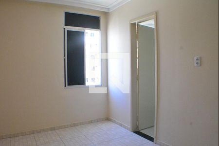 Quarto 1 com banheiro de apartamento para alugar com 2 quartos, 80m² em Caminho das Árvores, Salvador