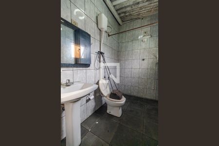 Casa à venda com 850m², 4 quartos e 8 vagasBanheiro de serviço