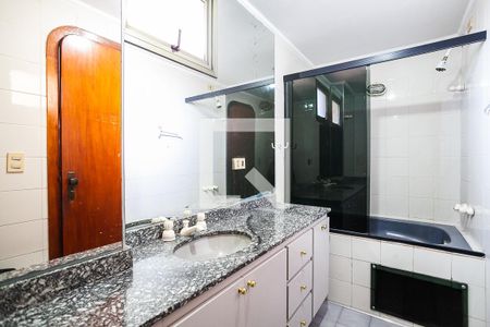 Apartamento à venda com 264m², 4 quartos e 2 vagas Apartamento à venda com 264m², 4 quartos e 2 vagasBanheiro da Suíte 1
