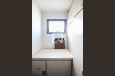 Apartamento à venda com 264m², 4 quartos e 2 vagas Apartamento à venda com 264m², 4 quartos e 2 vagasQuarto de Serviço