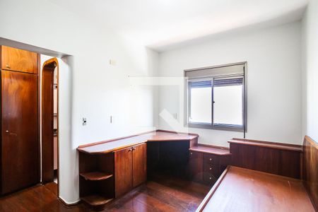 Apartamento à venda com 264m², 4 quartos e 2 vagas Apartamento à venda com 264m², 4 quartos e 2 vagasSuíte 2