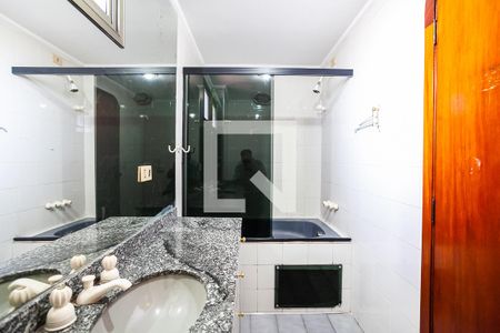 Apartamento à venda com 264m², 4 quartos e 2 vagas Apartamento à venda com 264m², 4 quartos e 2 vagasBanheiro da Suíte 1