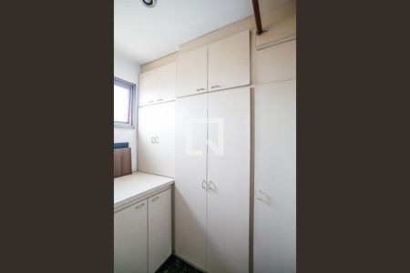 Apartamento à venda com 264m², 4 quartos e 2 vagas Apartamento à venda com 264m², 4 quartos e 2 vagasQuarto de Serviço