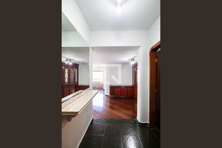 Apartamento à venda com 264m², 4 quartos e 2 vagas Apartamento à venda com 264m², 4 quartos e 2 vagasHall de Entrada