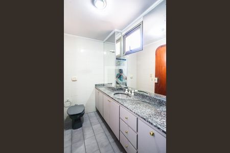 Apartamento à venda com 264m², 4 quartos e 2 vagas Apartamento à venda com 264m², 4 quartos e 2 vagasBanheiro da Suíte 1