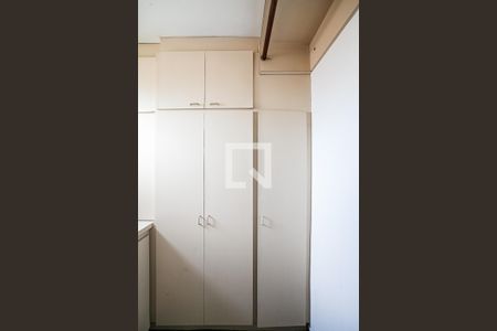 Apartamento à venda com 264m², 4 quartos e 2 vagas Apartamento à venda com 264m², 4 quartos e 2 vagasQuarto de Serviço
