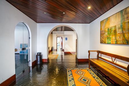 Apartamento à venda com 264m², 4 quartos e 2 vagas Apartamento à venda com 264m², 4 quartos e 2 vagasHall social