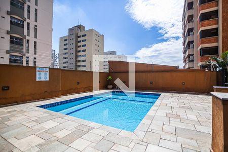 Apartamento à venda com 264m², 4 quartos e 2 vagas Apartamento à venda com 264m², 4 quartos e 2 vagasÁrea comum - Piscina