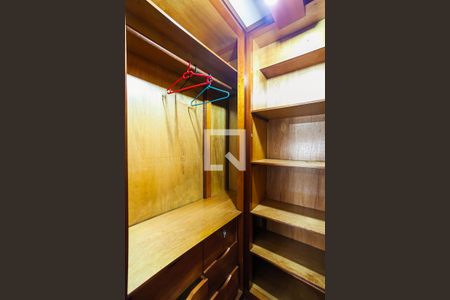 Apartamento à venda com 264m², 4 quartos e 2 vagas Apartamento à venda com 264m², 4 quartos e 2 vagasCloset da Suíte 1