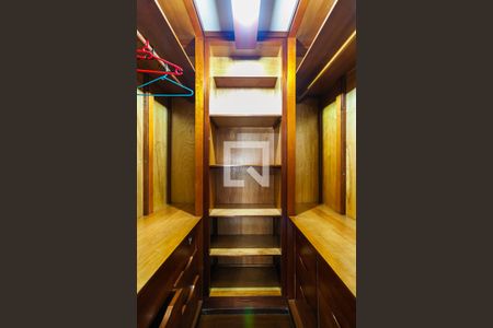 Apartamento à venda com 264m², 4 quartos e 2 vagas Apartamento à venda com 264m², 4 quartos e 2 vagasCloset da Suíte 1