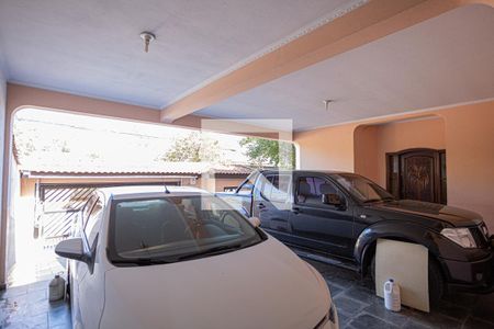 Casa à venda com 300m², 4 quartos e 6 vagas Casa à venda com 300m², 4 quartos e 6 vagasGaragem