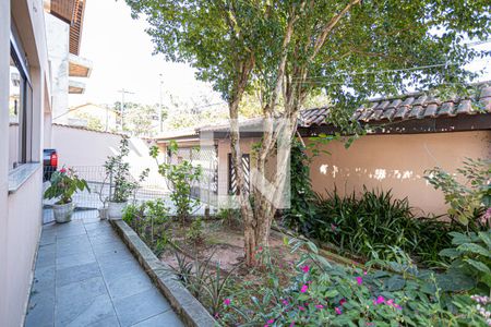 Casa à venda com 300m², 4 quartos e 6 vagas Casa à venda com 300m², 4 quartos e 6 vagasJardim