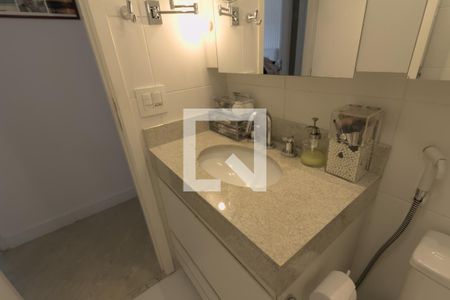 Apartamento à venda com 92m², 2 quartos e 2 vagasBanheiro Social