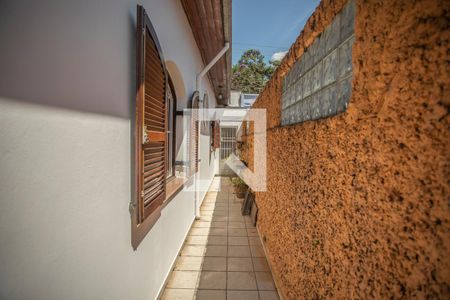 Casa à venda com 186m², 3 quartos e 2 vagasCorredor externo