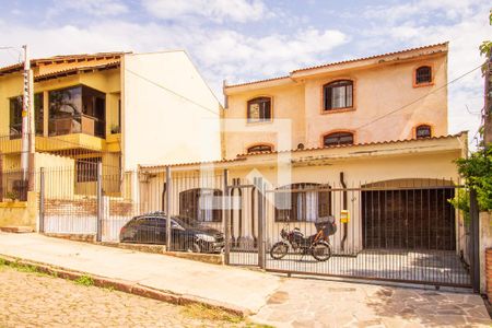 Casa à venda com 500m², 8 quartos e 3 vagas Casa à venda com 500m², 8 quartos e 3 vagasFachada