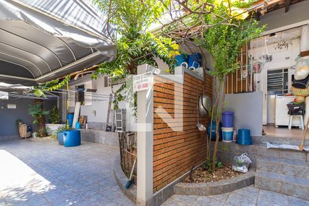 Casa à venda com 360m², 4 quartos e 3 vagasQuintal e fachada da edícula