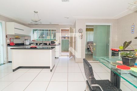 Casa à venda com 350m², 5 quartos e 3 vagas Casa à venda com 350m², 5 quartos e 3 vagasCozinha