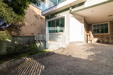 Casa à venda com 350m², 5 quartos e 3 vagas Casa à venda com 350m², 5 quartos e 3 vagasGaragem